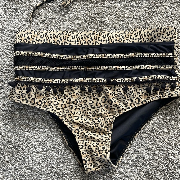 Lacey leopard bikini - Picture 3 of 3